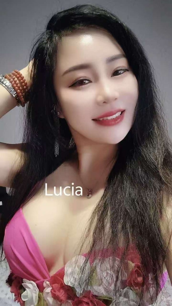 Somos dos amigas oriental china cariñosa guapísima