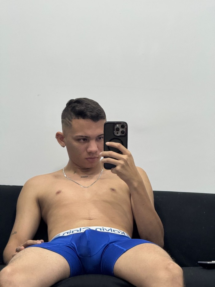 JOVEN VENEZOLANO SIN LIMITES EN LA CAMA EN TETUAN