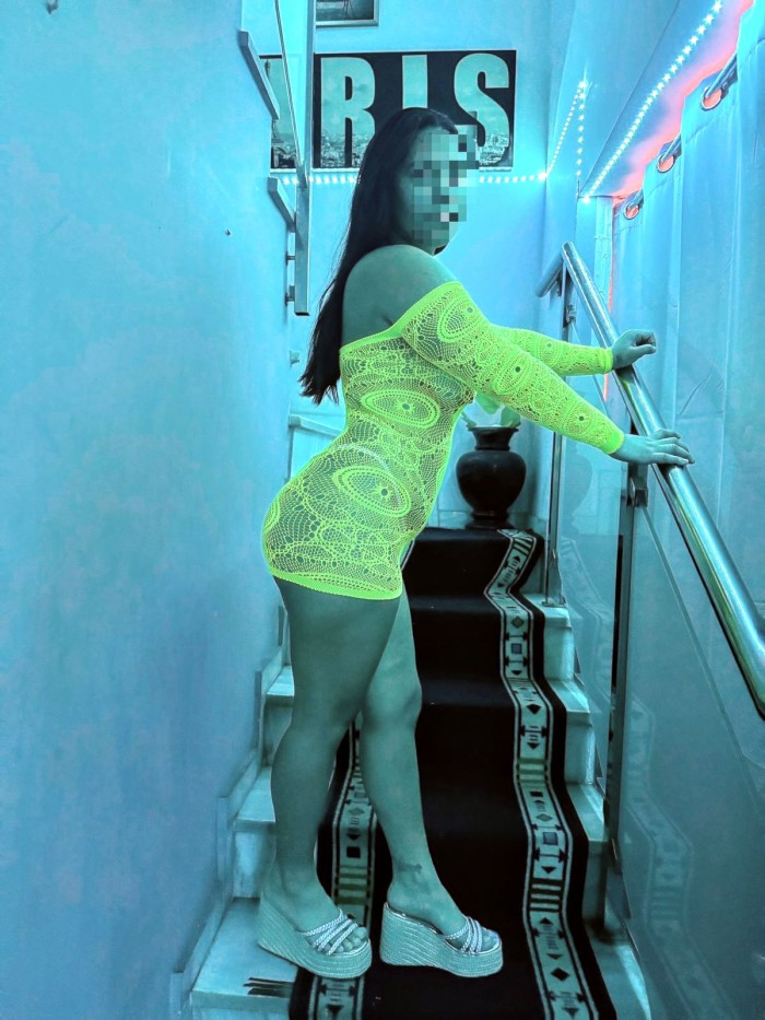 Inexperta latina con ganas de follar.. quieres?