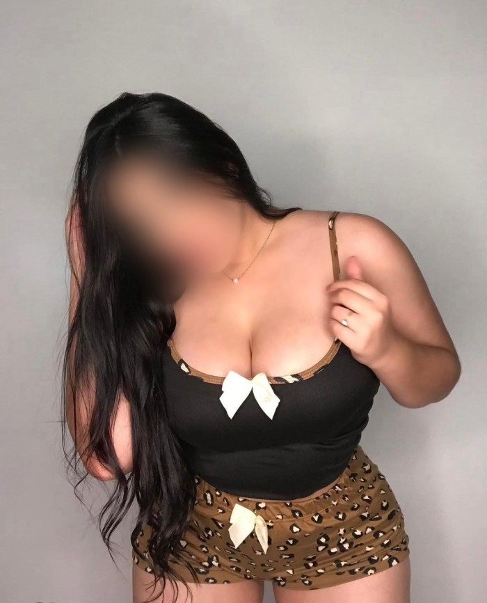 CHIQUILLA TIERNA Y ENCANTADORA MUY CACHONDA