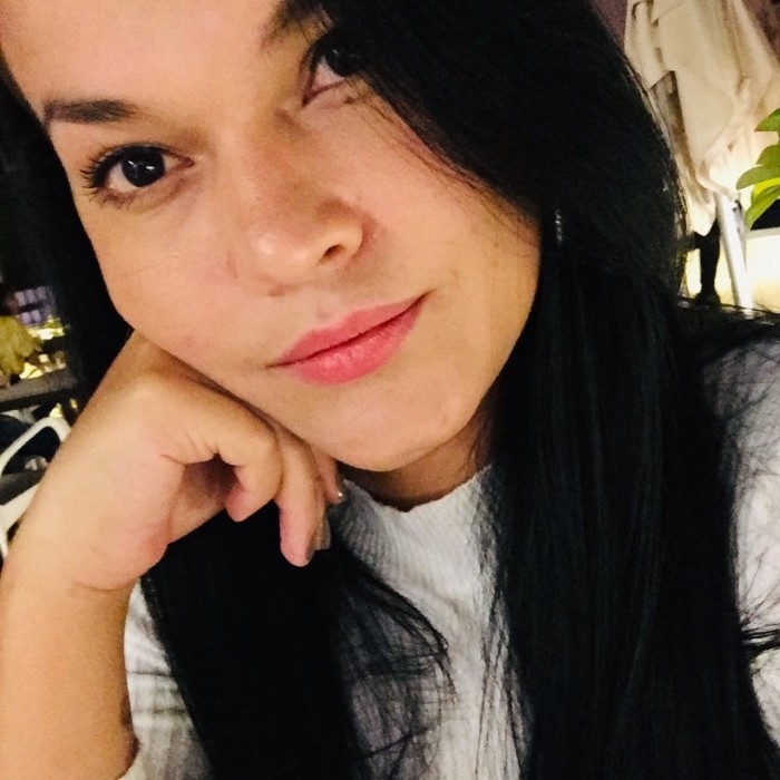 PICARA Y JUGUETONA CON GANAS DE CHUPAR POLLA