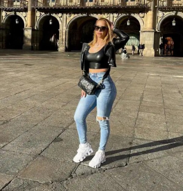 Belén primera vez en Santiago de Compostela jovencita cariñosa complaciente