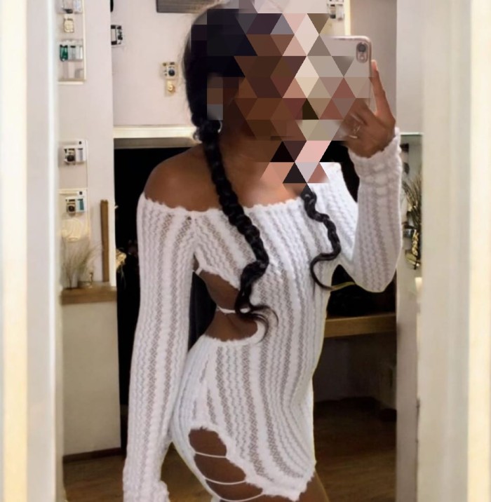 Novedad por pocos días….Ara, una chica latina mulata fiestera