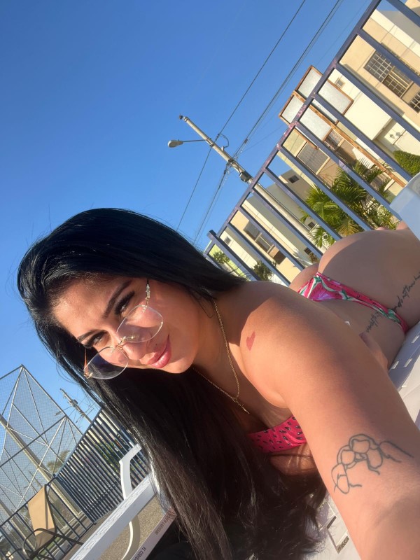 FIESTERA TU PUTITA CALIENTE CON RICO CONITO HUMEDO