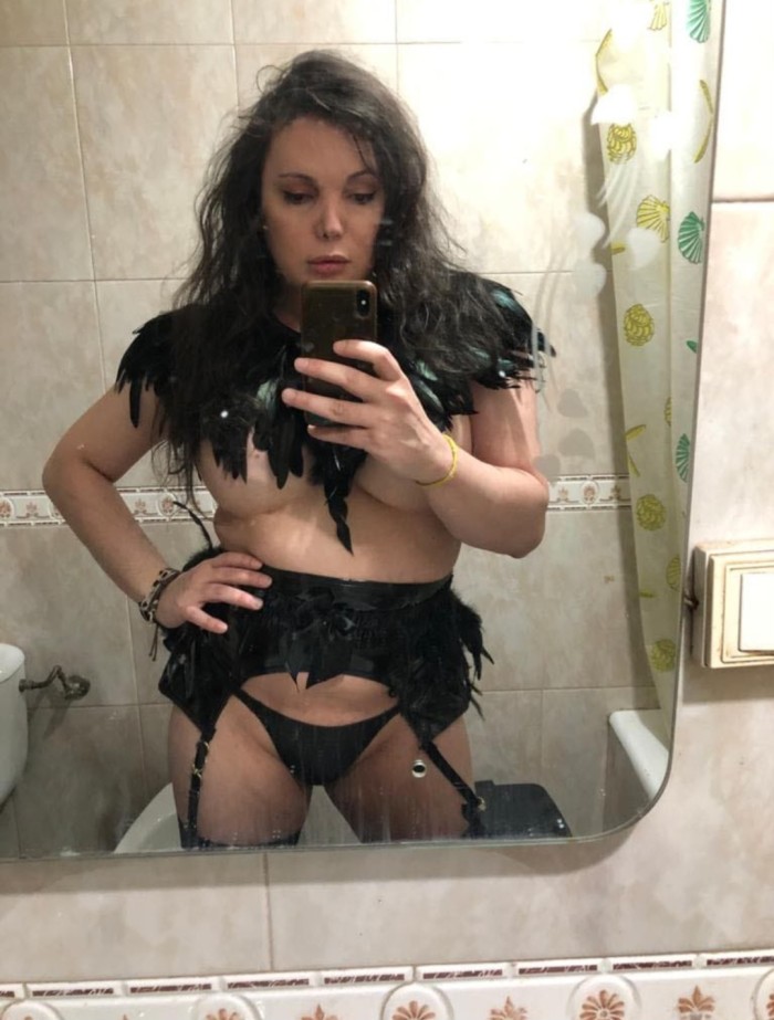 FISTERRA DISPONIBLE TRIO CON MI AMIGA 100€ HORA