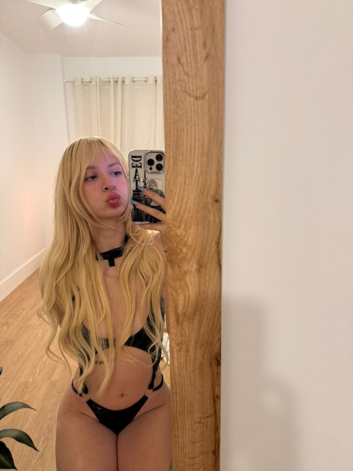 SEXY MUÑEQUITA RUBIA MANEJABLE MADRID HOT