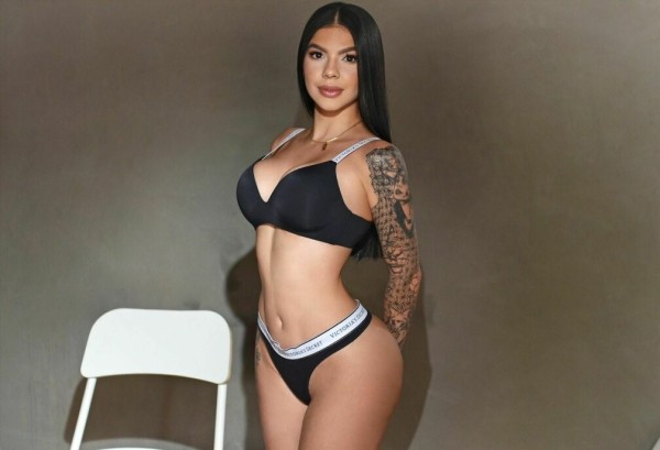 HERMOSA COLOMBIANA TOP MODEL MUY COMPLETA