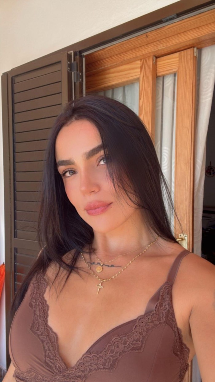 MARIANA FIESTERA, ENCANTADORA Y MUY CACHONDA