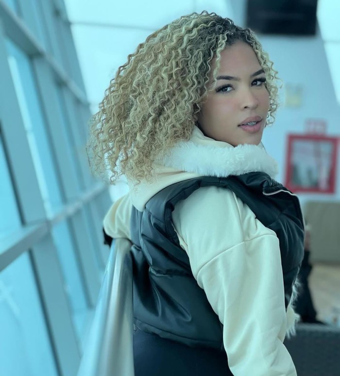 EN ALMERIA ARDIENTE SENSUAL JOVENCITA DE FINAS CUR