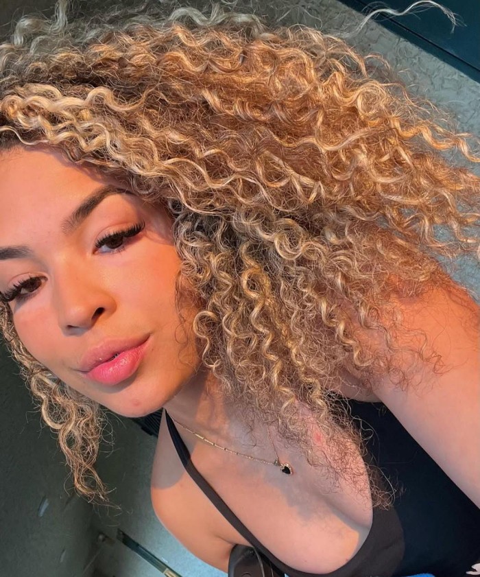 EN ALMERIA ARDIENTE SENSUAL JOVENCITA DE FINAS CUR