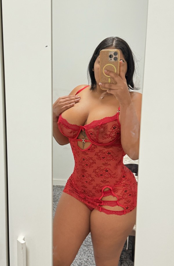 Tetona recién llegada a Rubi