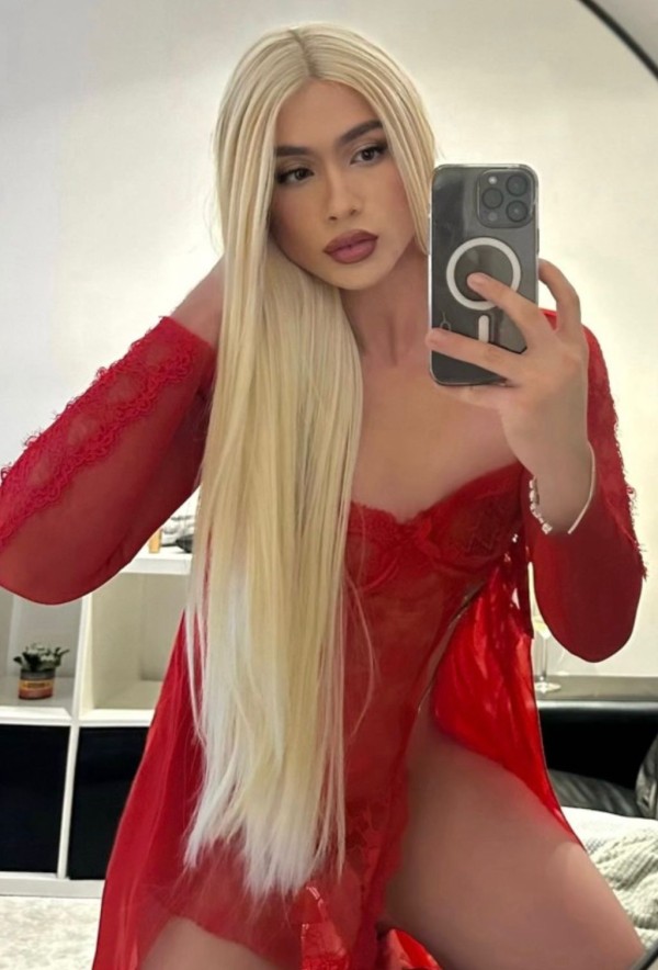 Novedad trans con miembro de caballo