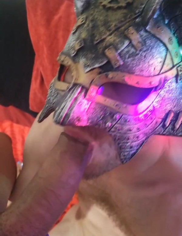 Novedad trans con miembro de caballo