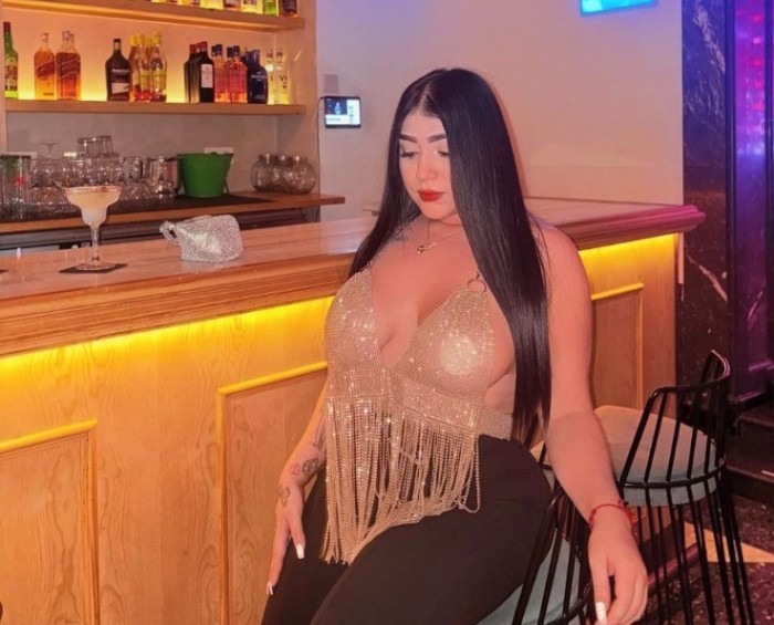 MUJER COMPLACIENTE CARIÑOSA EN BENICARLO CENTRO