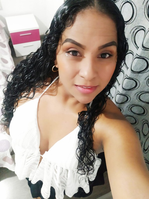 KORAL 33 años, TENTACIÓN ARDIENTE QUE TE PROVOCA….