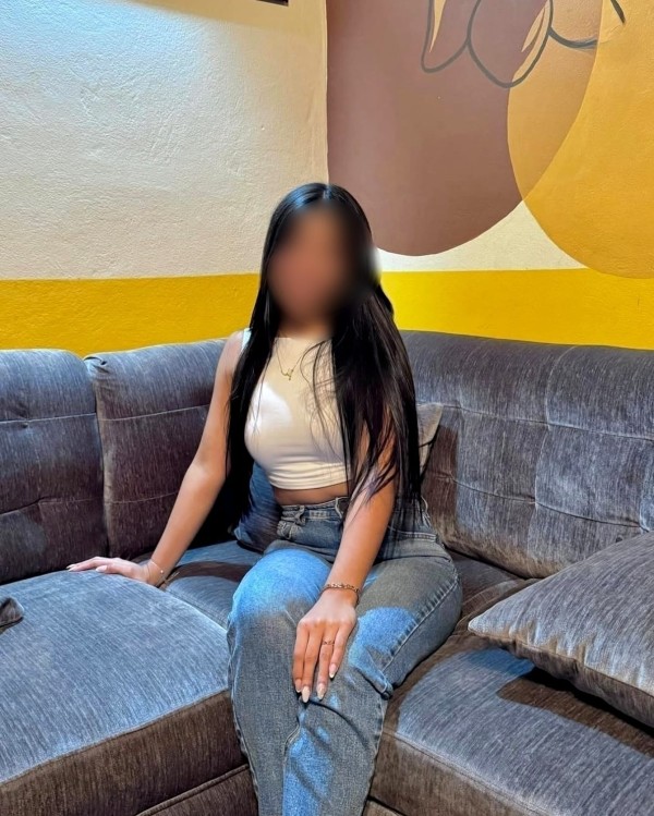 Hermosa chica muy pequeña, cariñosa