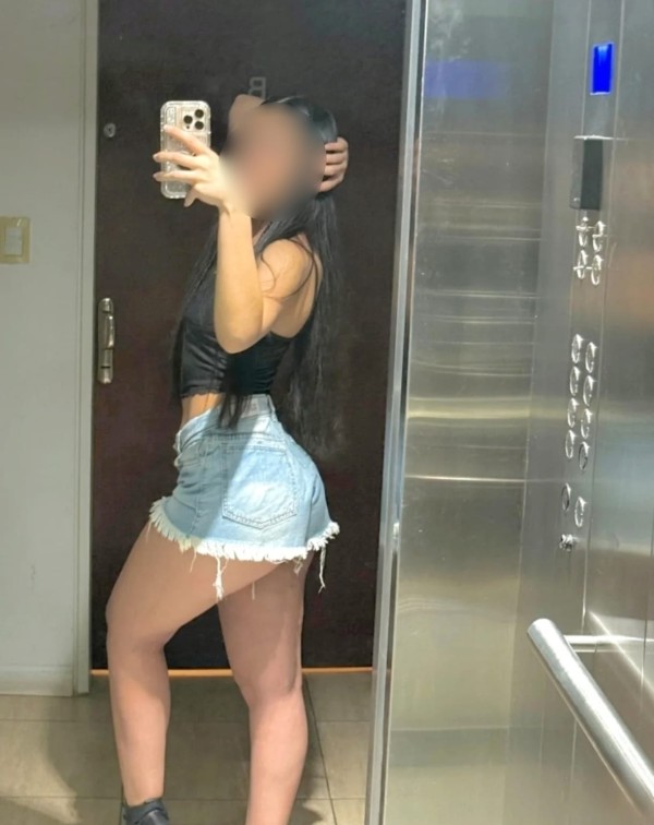 Hermosa chica muy pequeña, cariñosa