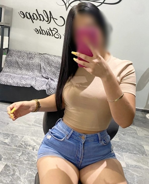 Hermosa chica muy pequeña, cariñosa