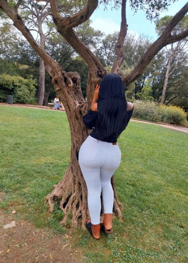 TRANSEXUAL BRASILEÑA SENSUAL Y ACTIVA PASIVA