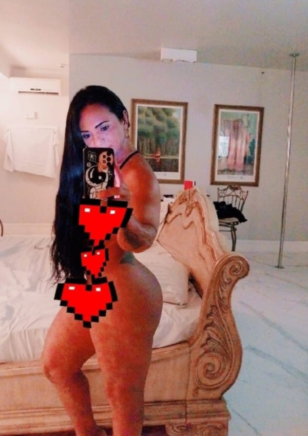 TRANSEXUAL BRASILEÑA SENSUAL Y ACTIVA PASIVA