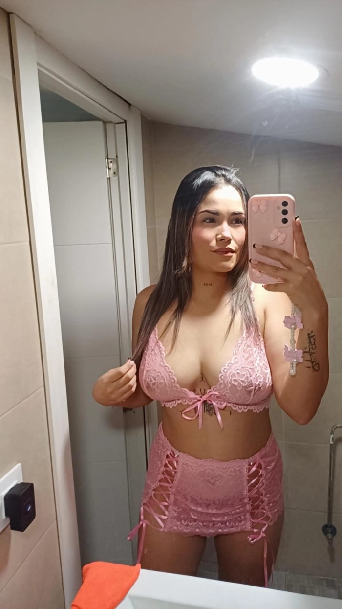 LATINA MUY GUAPA ACTIVÁ EN (VIA JULIA)