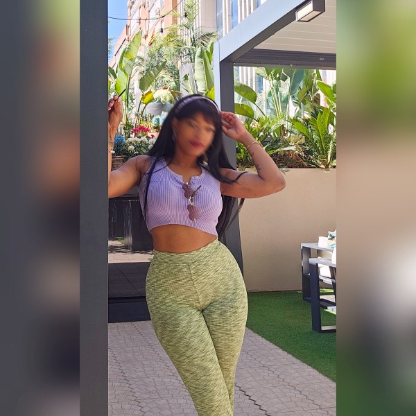 Soy Andrea, me considero carismática, sexy, apasionado y graciosa. Ven