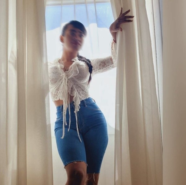 Soy Andrea, me considero carismática, sexy, apasionado y graciosa. Ven