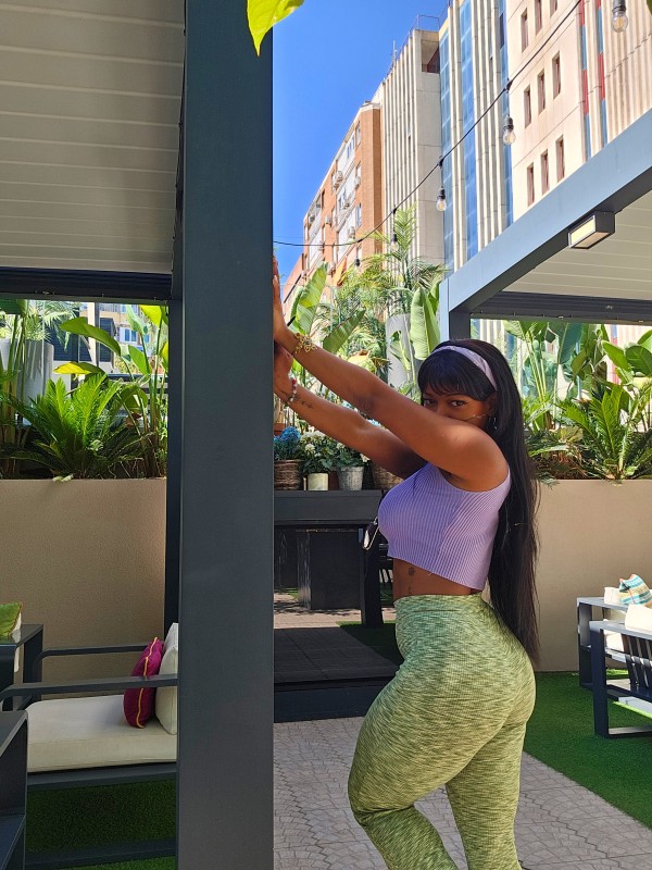 Soy Andrea, me considero carismática, sexy, apasionado y graciosa. Ven