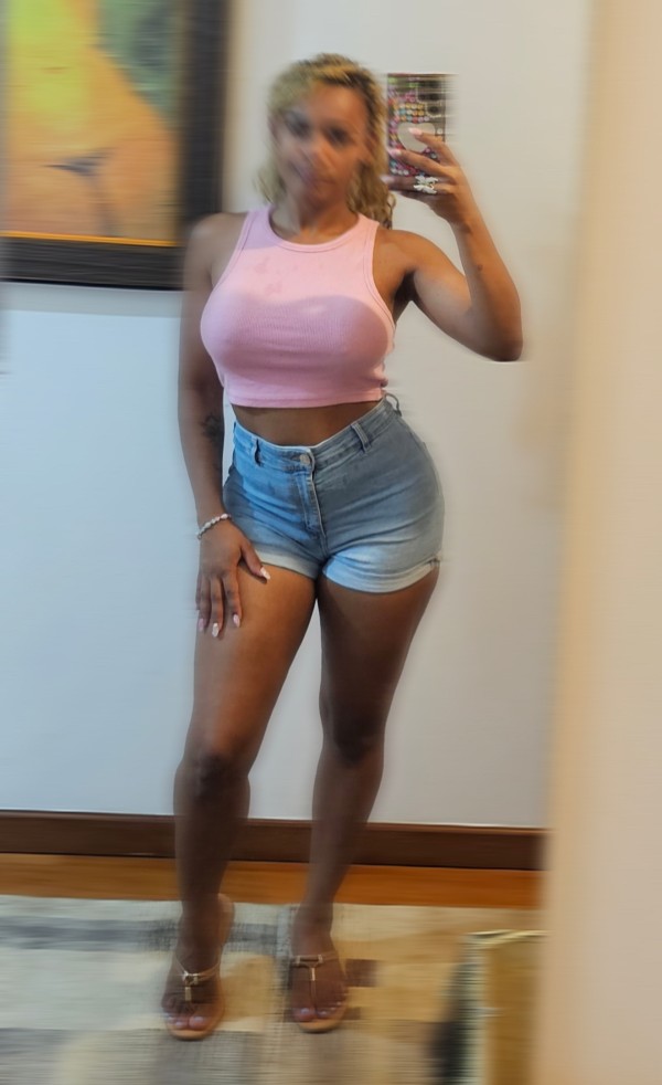 Soy Andrea, me considero carismática, sexy, apasionado y graciosa. Ven