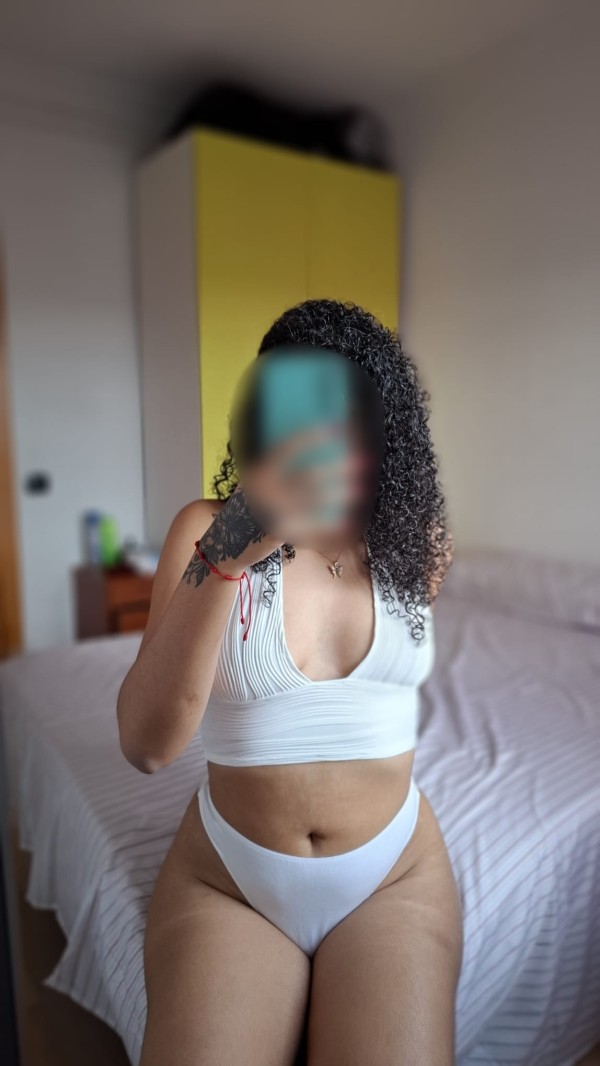 TU CHICA DE CURVAS PERFECTAS LATINA NOVEDA SOLO PARA TI