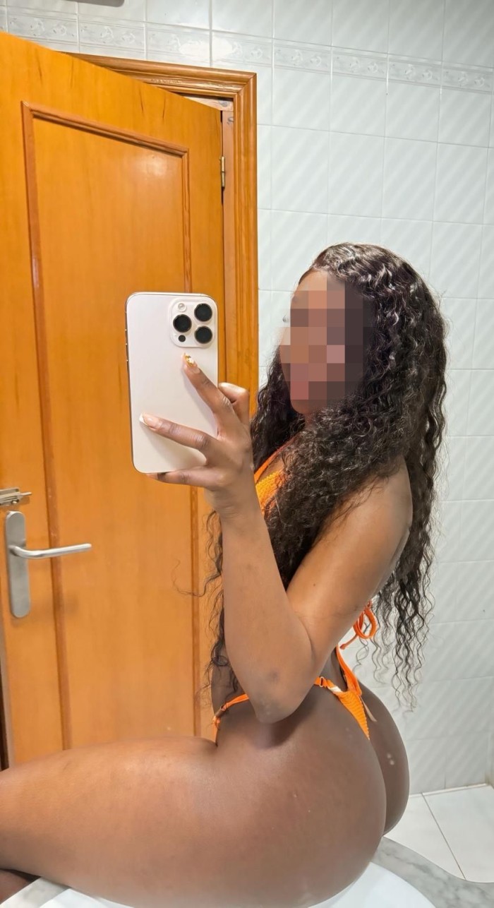 MORENA JOVENCITA ELEGANTE Y JUGUETONA