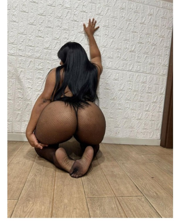 Latina cariñosa morena