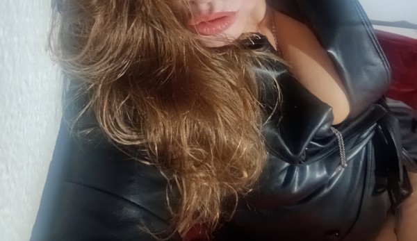 Hola chicos soy Lara muy sensual con mucha ganas de fiesta