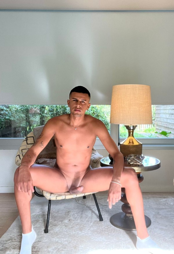 BRASILEÑO VERSATIL CON CUERPO DEFINIDO EN MADRID