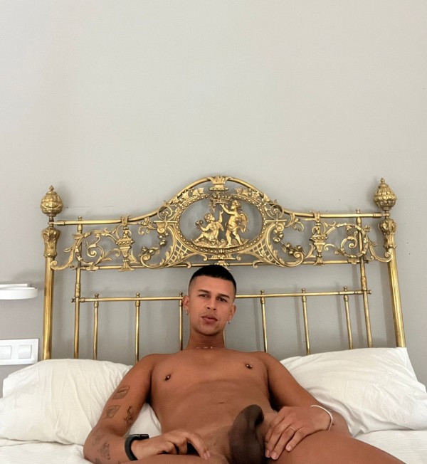 BRASILEÑO VERSATIL CON CUERPO DEFINIDO EN MADRID