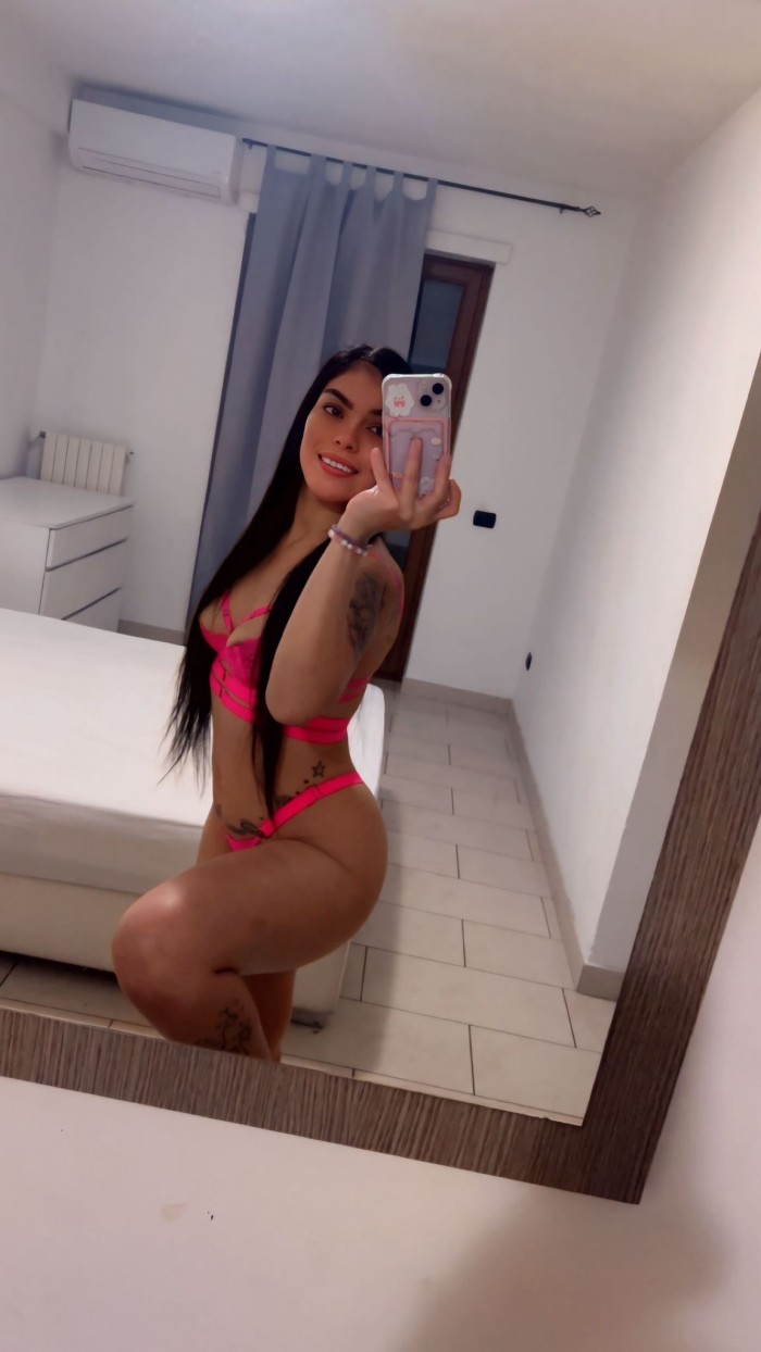 COLOMBIANA NOVEDAD SEXY, DULCE Y CARIÑOSA IMPLICAD