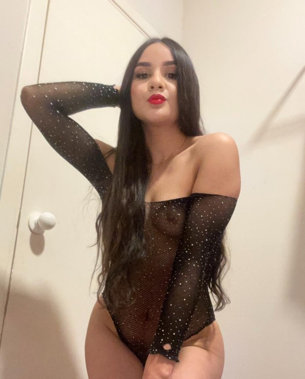 Joven y atractiva NOVEDAD