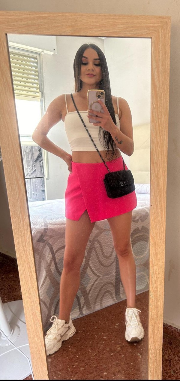 Joven y atractiva NOVEDAD