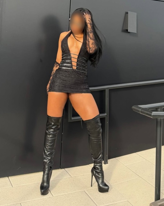 EN ZAMORA MORENAZA COQUETA LATINA DE LUJO