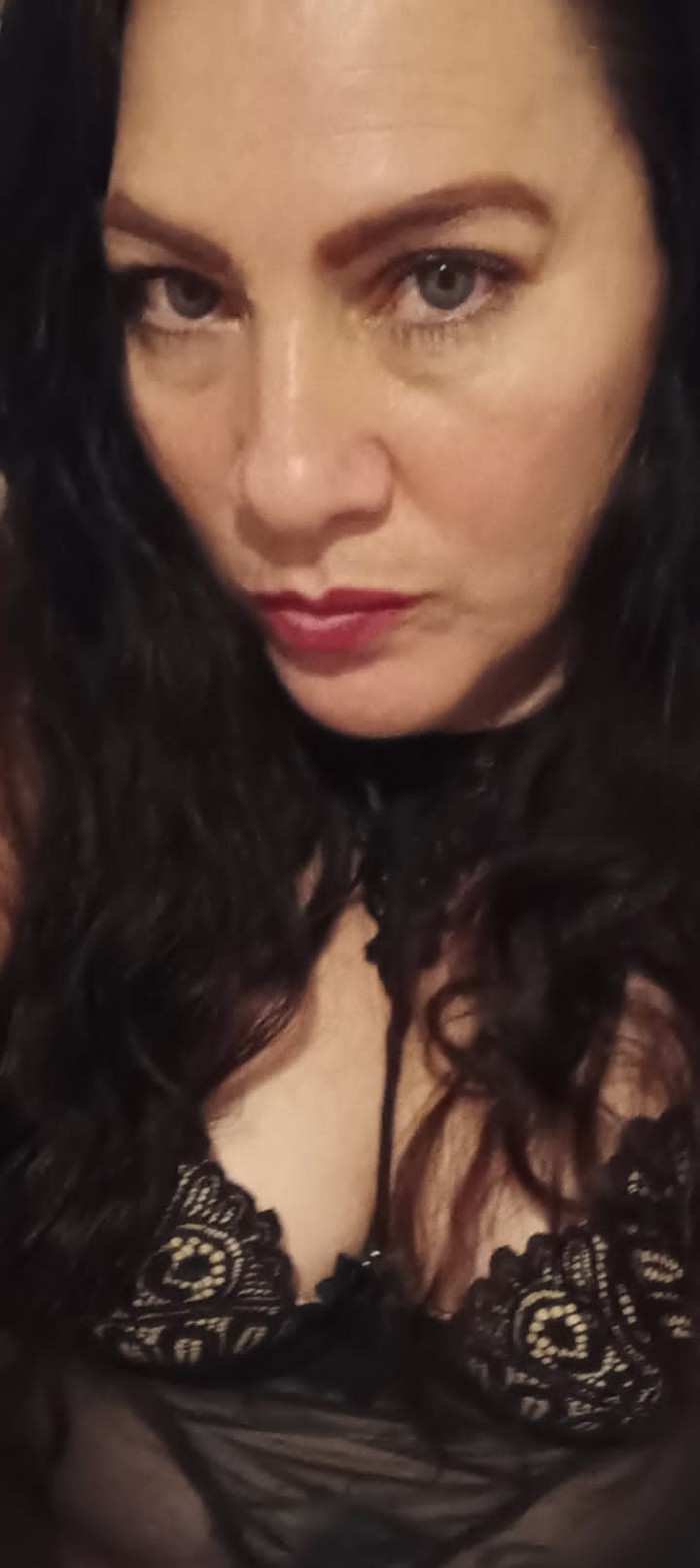 RICO ORAL ENSALIVAD0 VEN LLENAME EL CULO DE LECHE