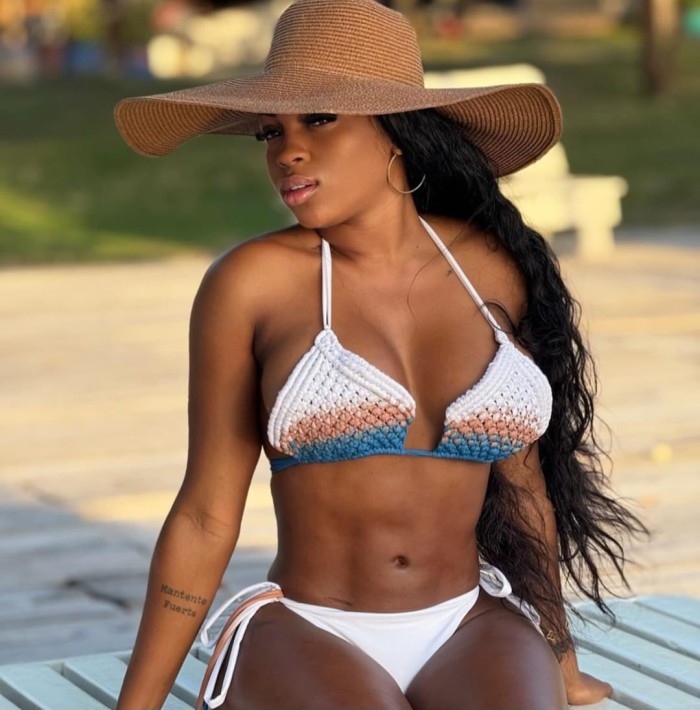 ARDIENTE CACHONDA IMPLICADA COMPLACIENTE