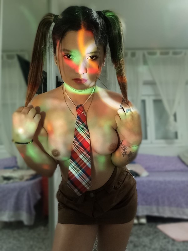 NOVEDAD JOVENCITA CALIENTE CON GANAS DE POLLA…