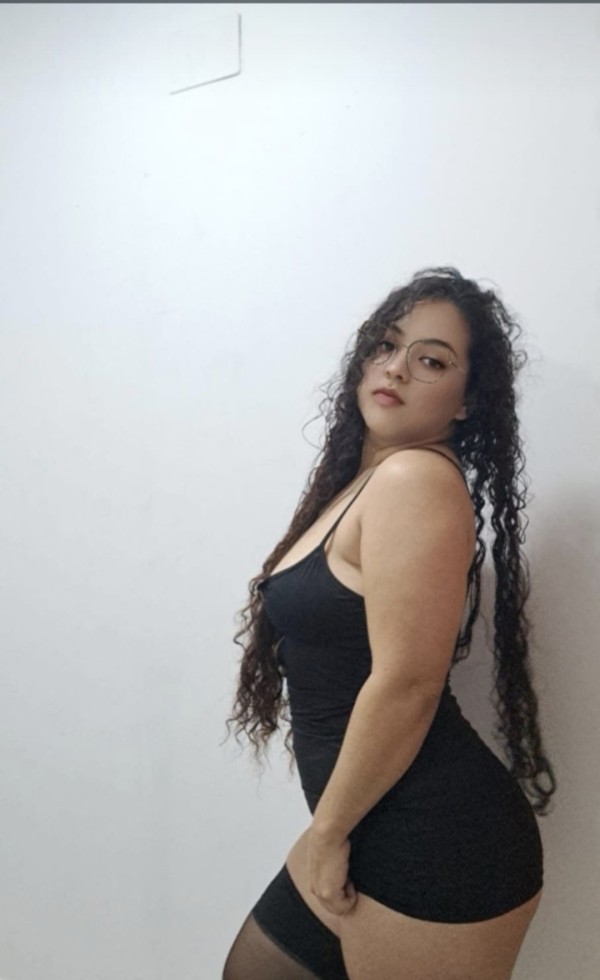 Chica ardiente joven cachonda