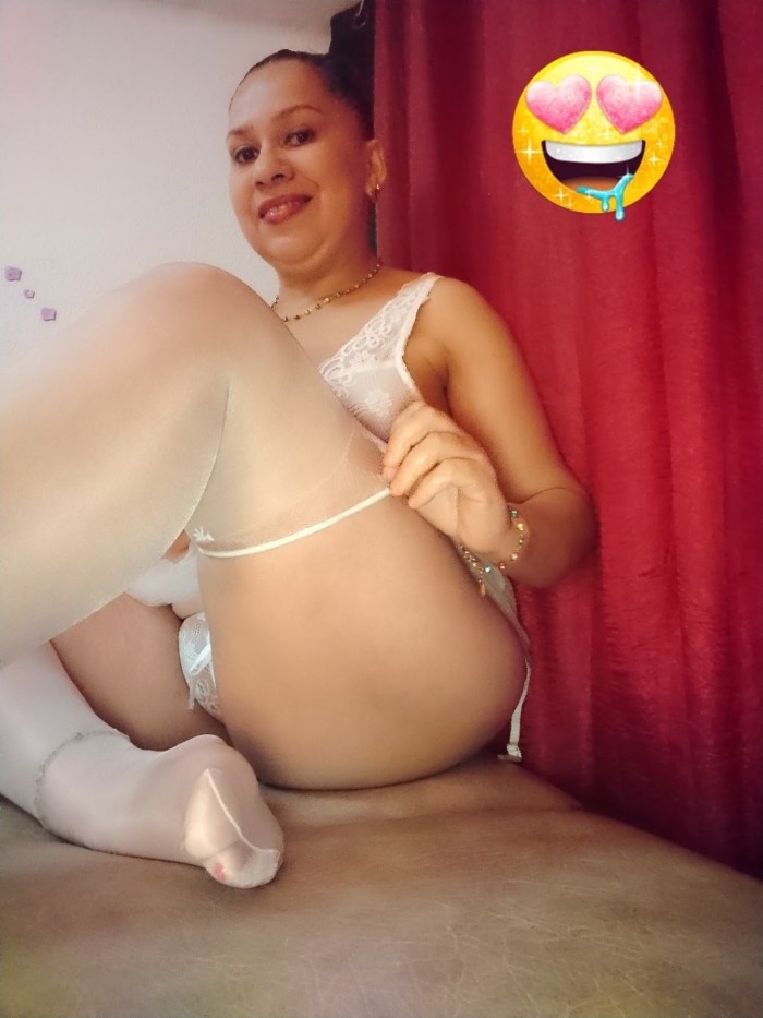 ANITA POCOS DIAS RICO MASAJE TESTICULAR Y ANAL
