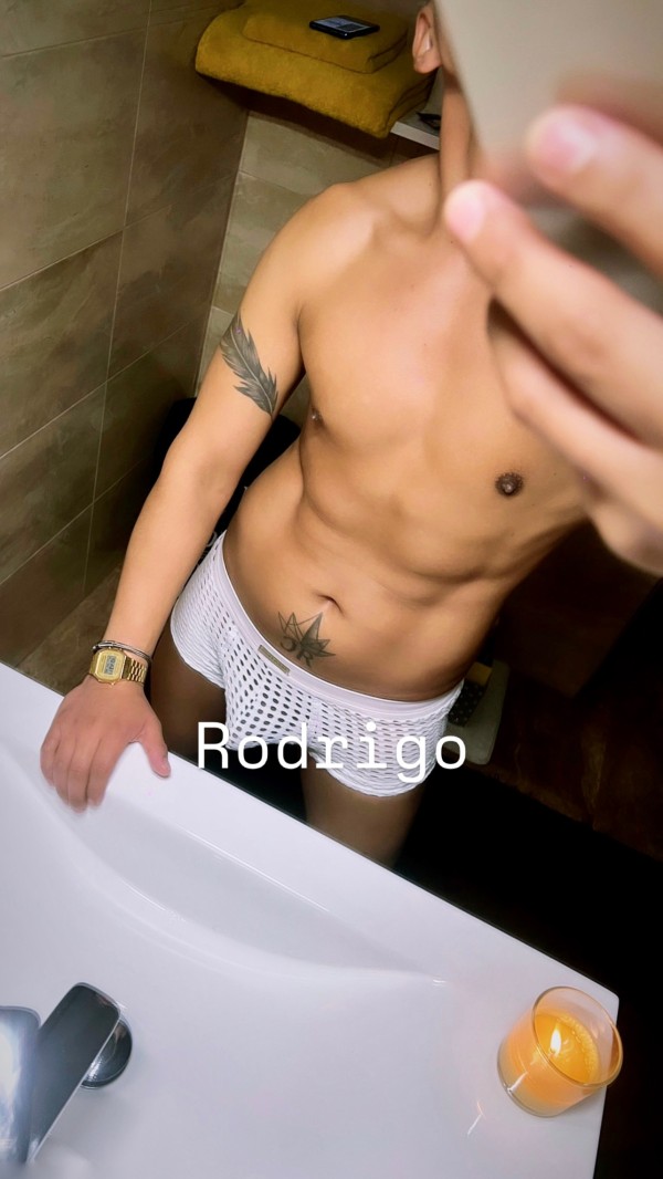 NOVEDAD EN LEÓN ,DISCRETO ,EXCLUSIVO,FIESTERO ,con PISO PRIVADO .