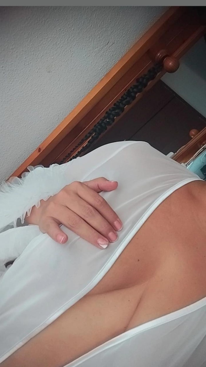 ARDIENTE CACHONDA IMPLICADA MORBOSA COMPLACIENTE