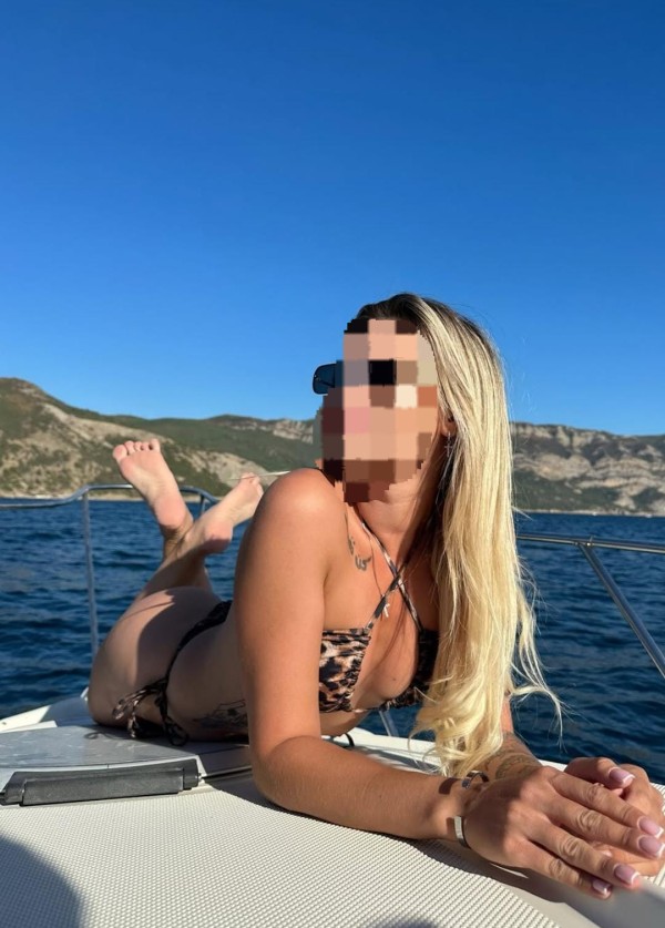 LATINA EXTROVERTIDA POR PRIMERA VEZ EN TORREVIEJA