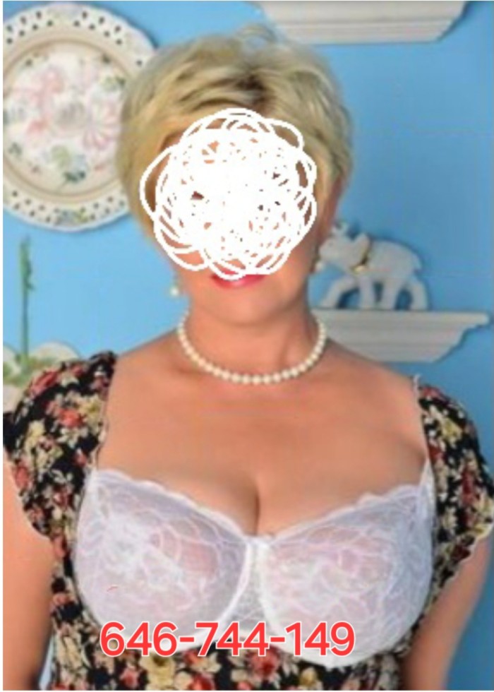 GALLEGA SESENTONA MADURITA ELEGANTE