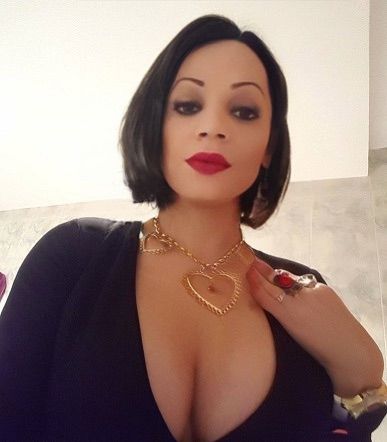 Travesti suzy tetona pollona 25cm experta principiante probar culazo tragón