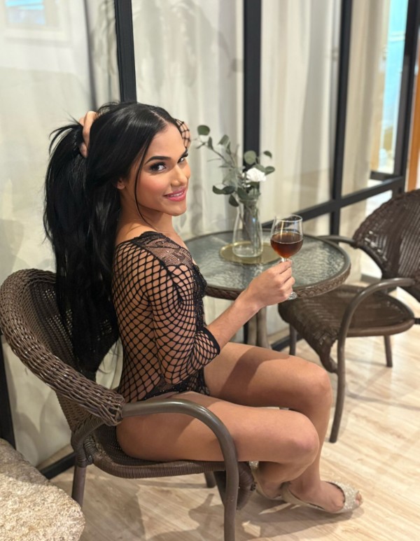 FUENGUIROLA CENTRO FIESTERA 23CM CACHONDA TRAGA POLLA activa y pasiva